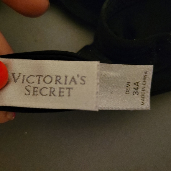 Victoria's Secret Bra - Picture 9 of 12